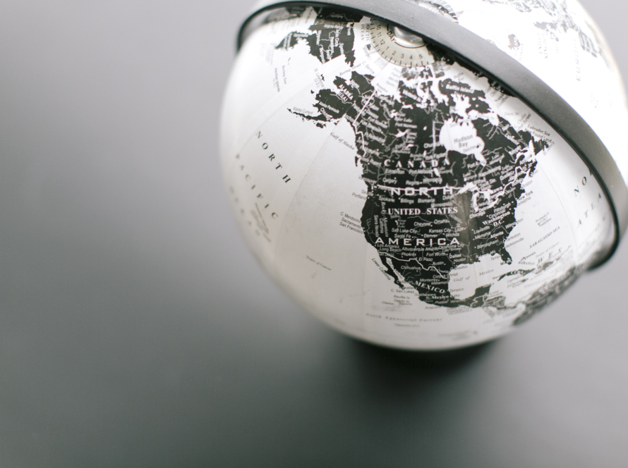In the image we can see a globe, in black and white, showing North America.