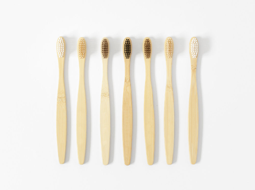 104 / 5.000 In the image we can see seven toothbrushes with the same style of handle and different bristles.